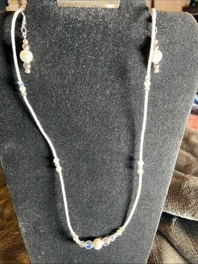 Elegant Pearl and Crystal Beaded Necklace - White
